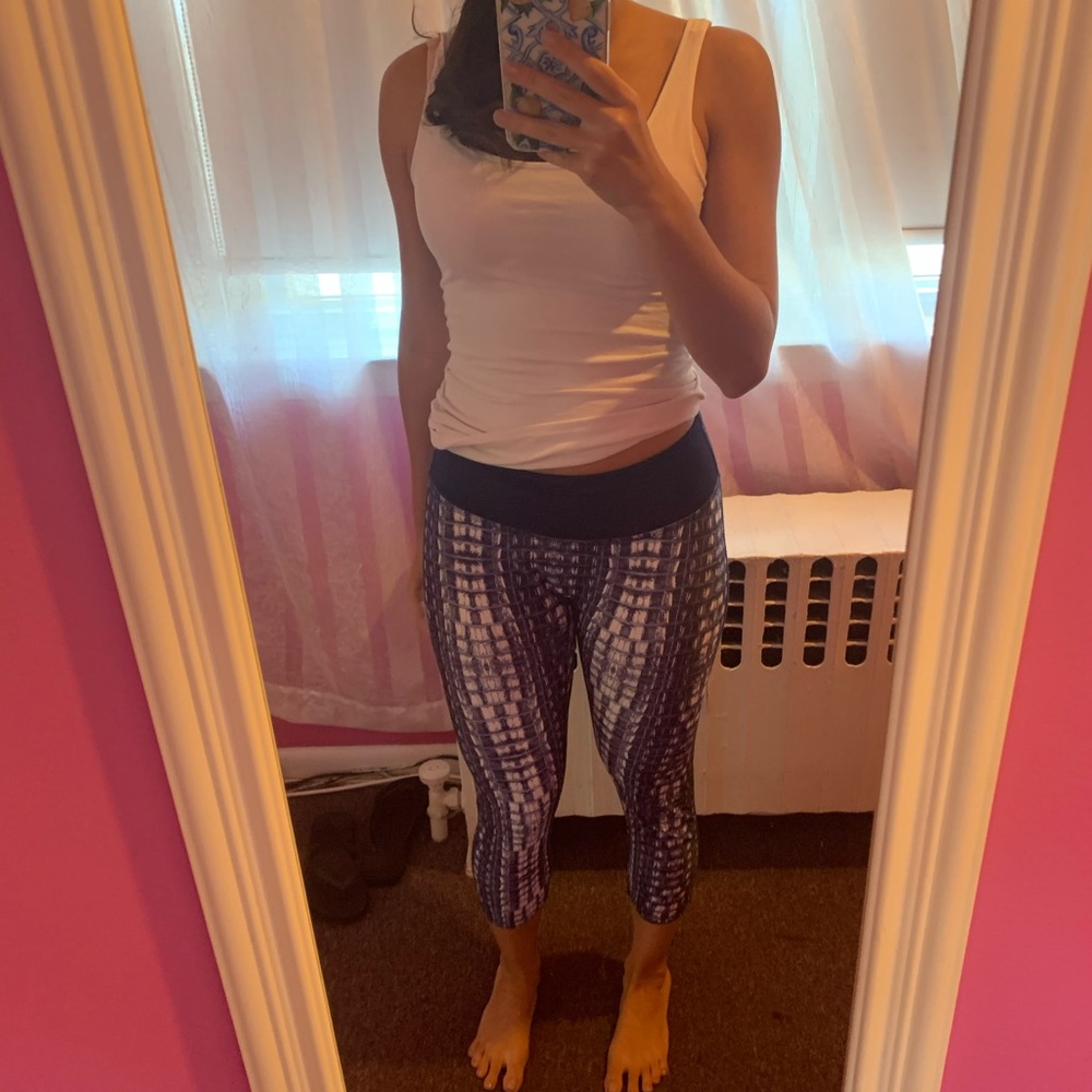 Equinox brand workout cropped leggings